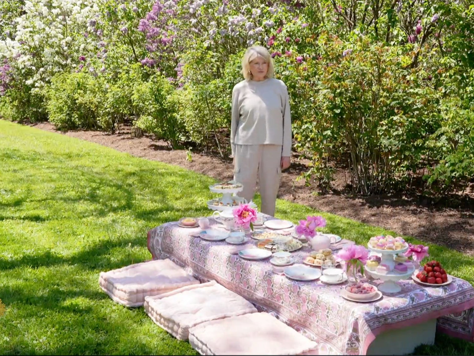 martha stewart table linens