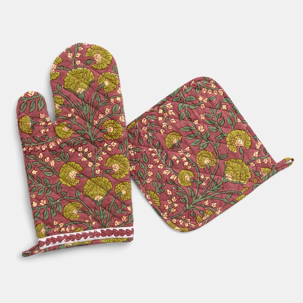 Cactus Flower Cranberry Oven Mitt Set - Pomegranate