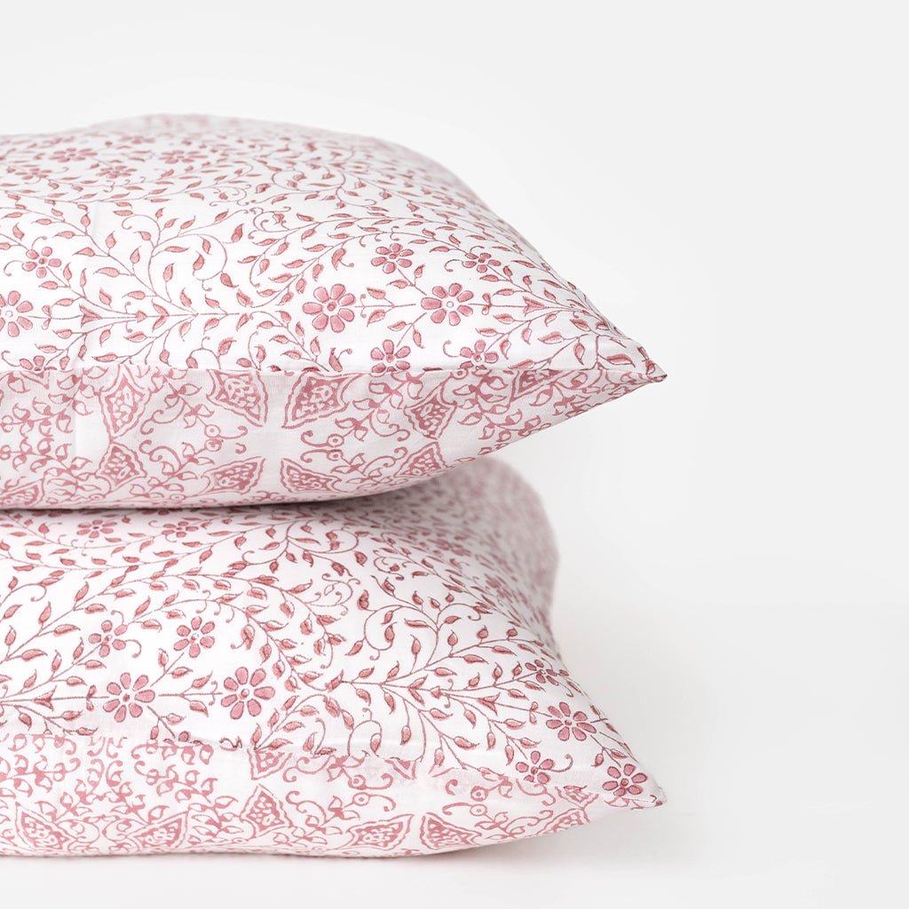 India Hicks Home Queen's Bloom & Kings Lace Dusty Pink Pillowcase | Set of 2 - Pomegranate