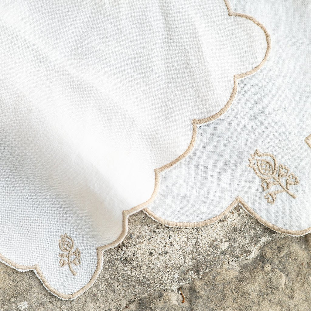 Scalloped Buti Ivory & Beige Napkin | Set of 4 - Pomegranate