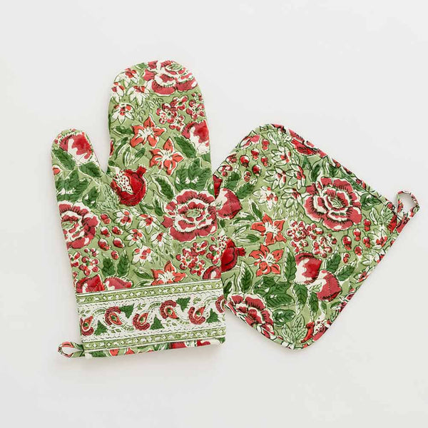 http://pomegranateinc.com/cdn/shop/products/Autumn-orchard-oven-mitt-2-515275_600x.jpg?v=1667819894