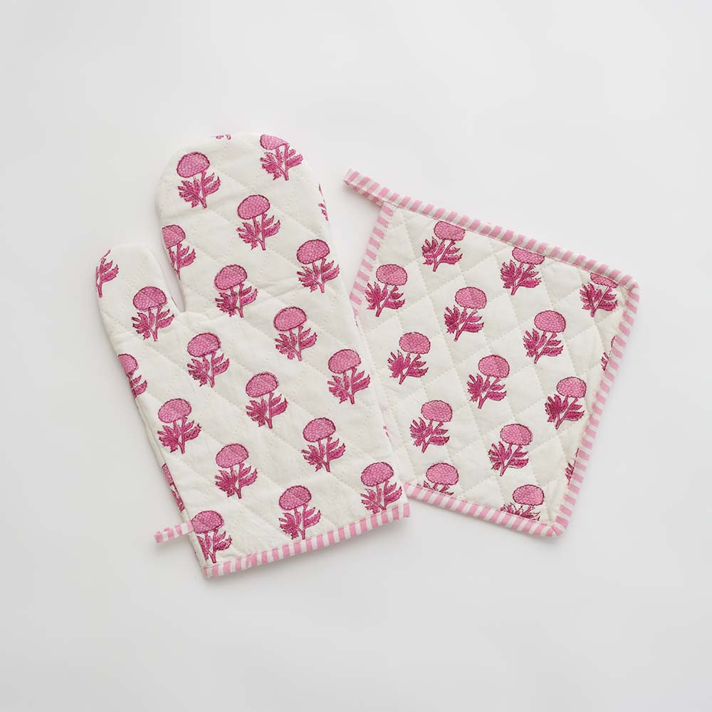Pink and white oven mitt and pot holder set.