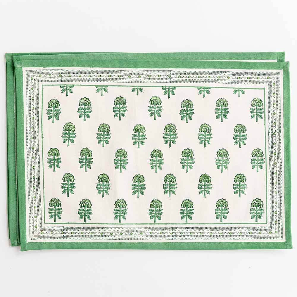 Set of 4 placemats brings a unique and exotic look to your dinner table.