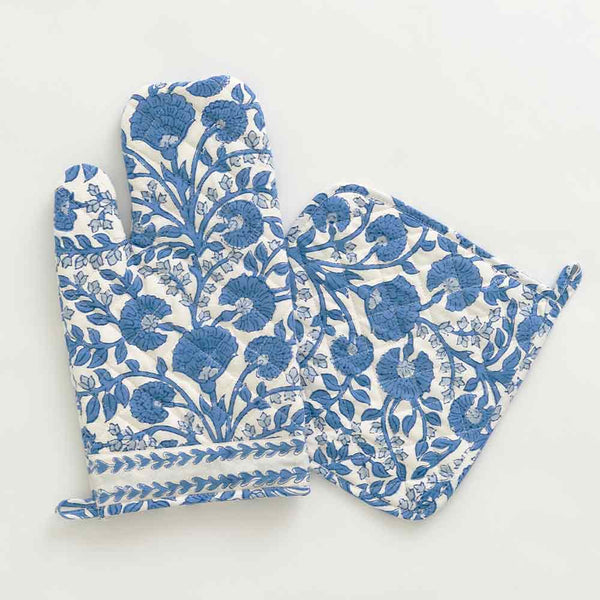 http://pomegranateinc.com/cdn/shop/products/cactus-flower-blue-oven-mitt-840066_600x.jpg?v=1681397557