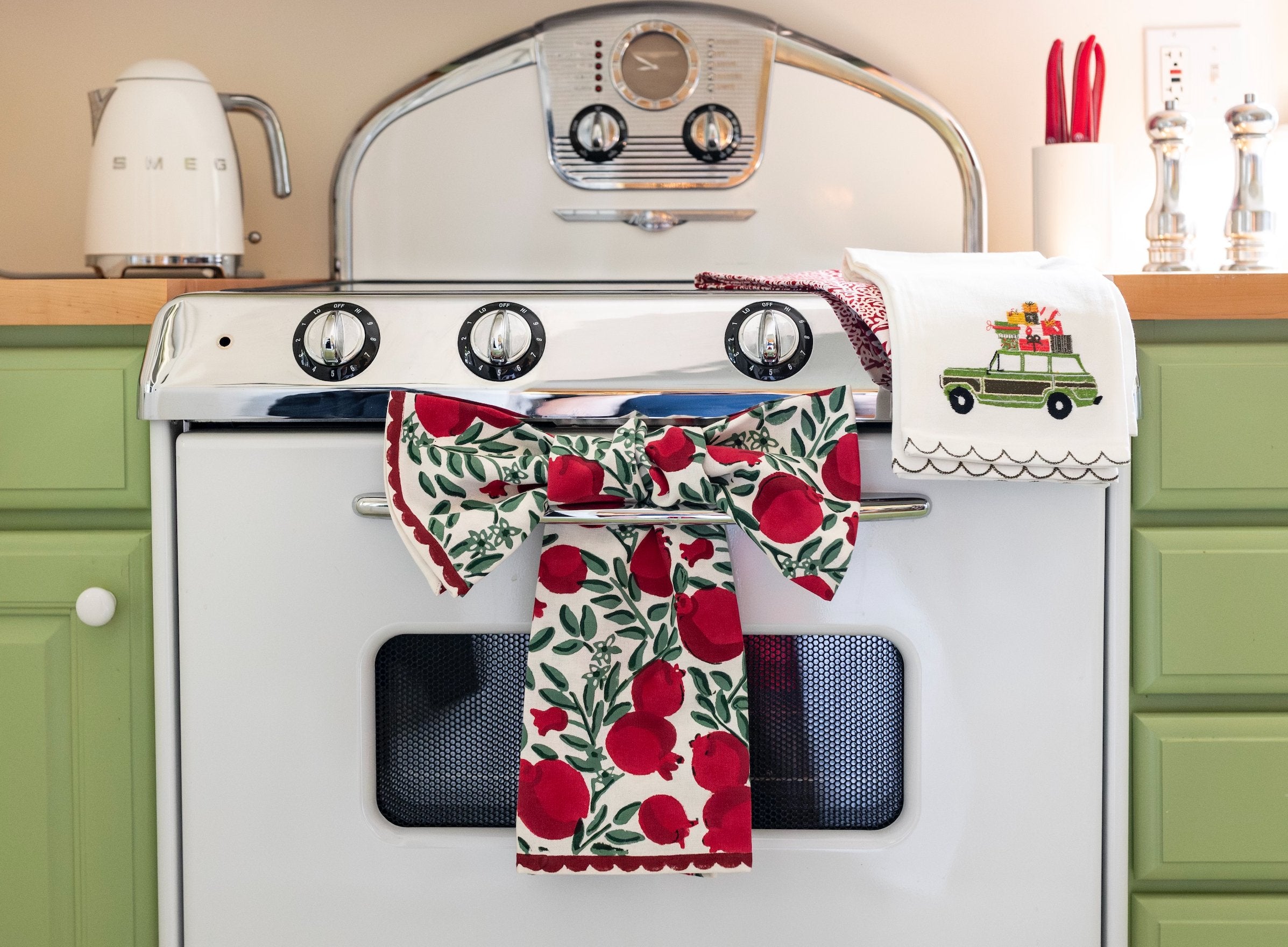 Tie a Christmas Bow with Tea Towels