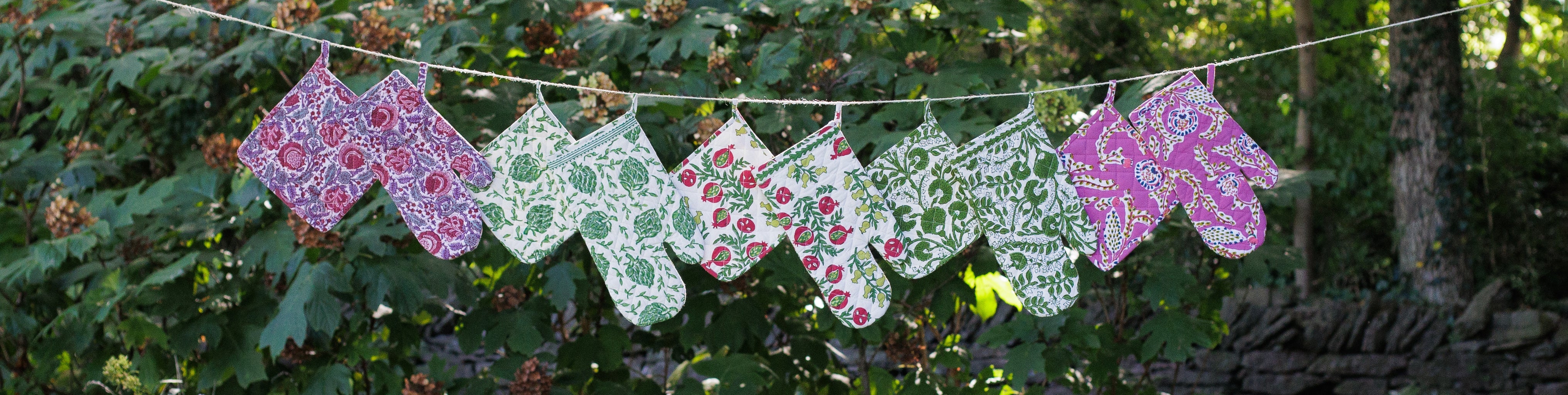 Oven Mitt Sets | Pomegranate Inc.