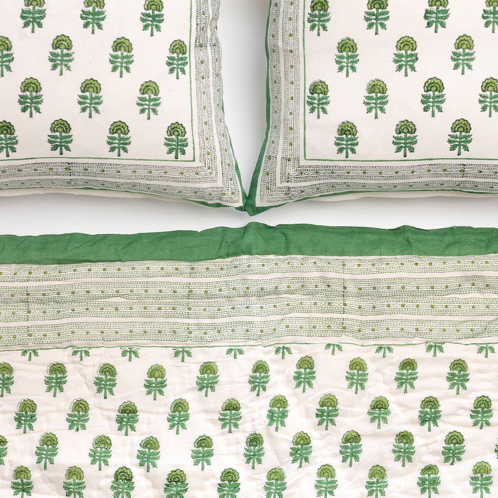 Green and white patterned quilt & pillows