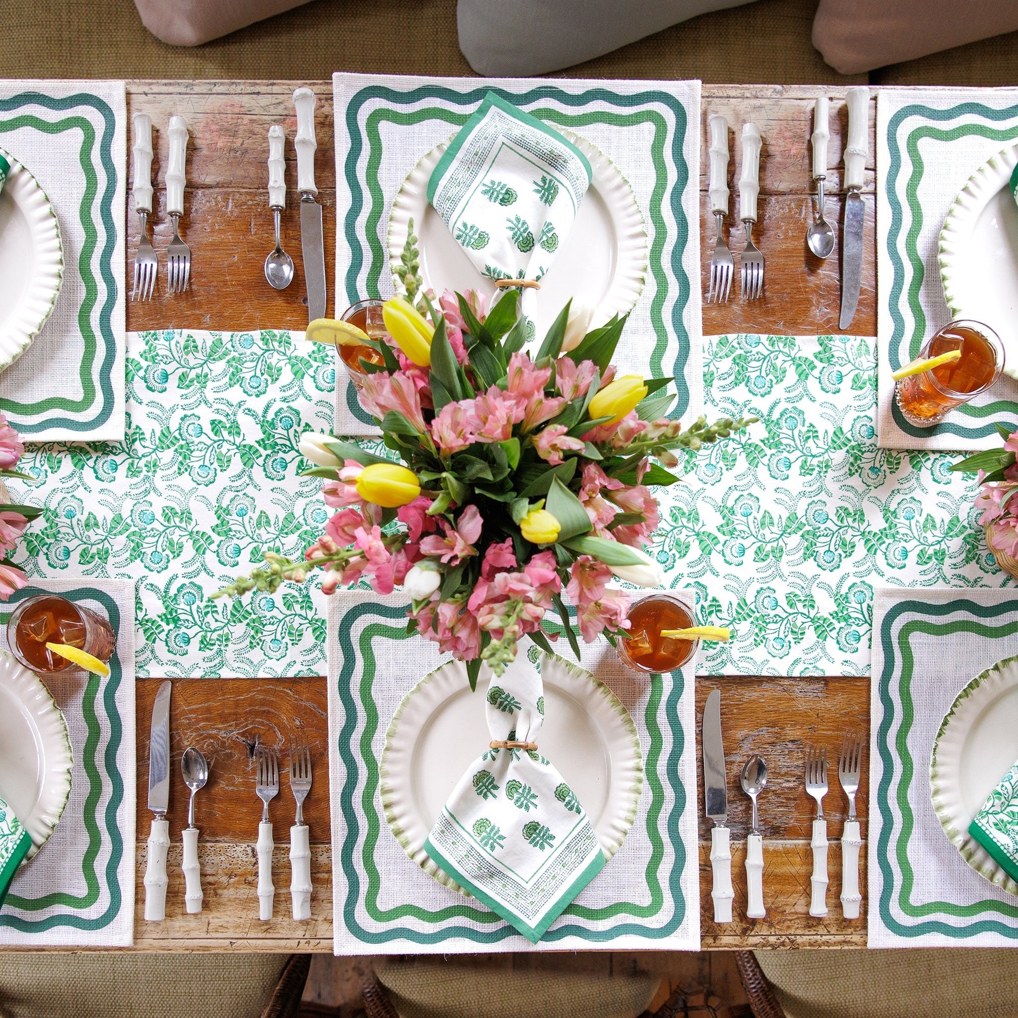 Gardenia Vine Emerald Table Runner – Pomegranate