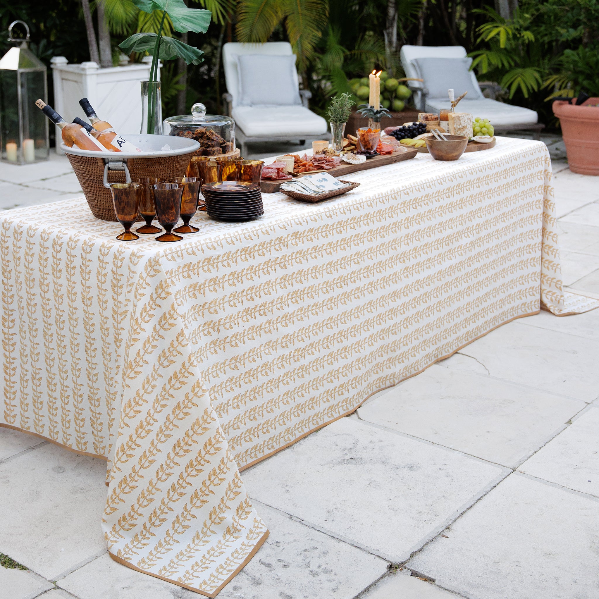 India Hicks Home Climbing Nettle Sand Tablecloth – Pomegranate