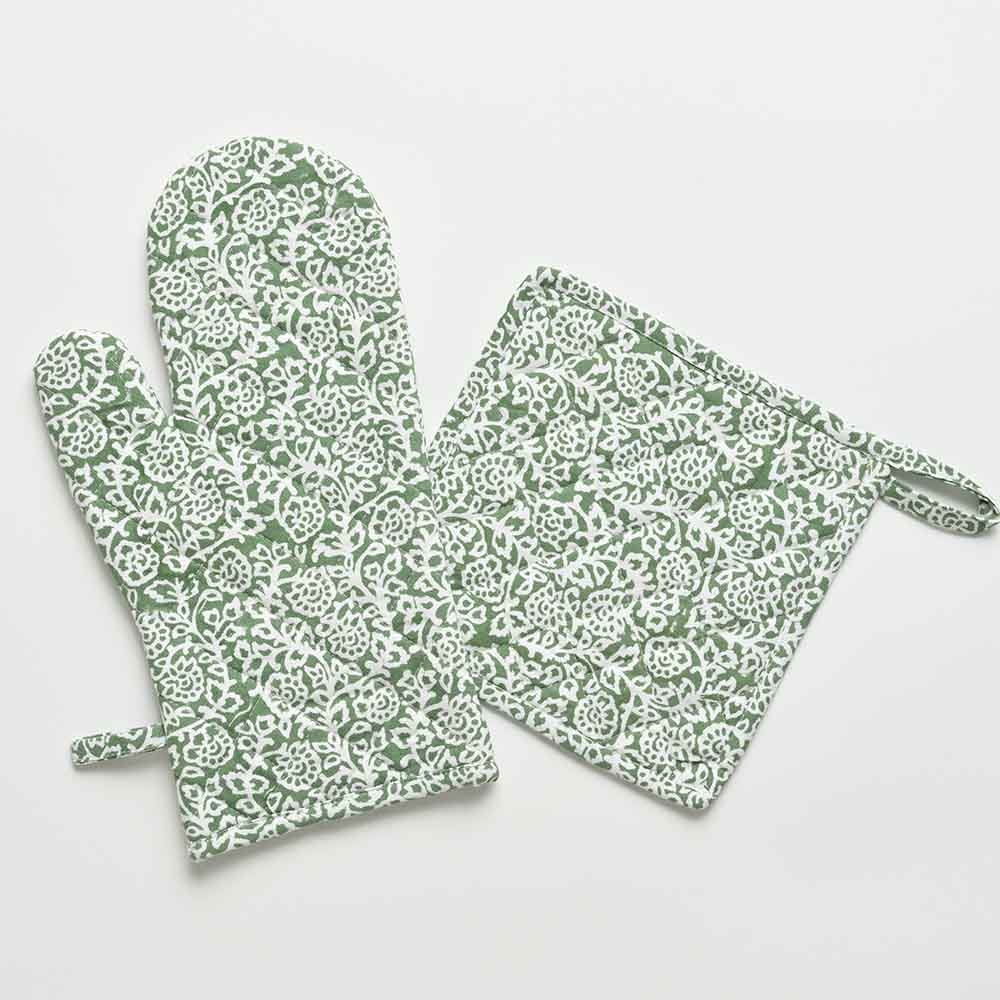 Pom Bells Green Oven Mitt Set