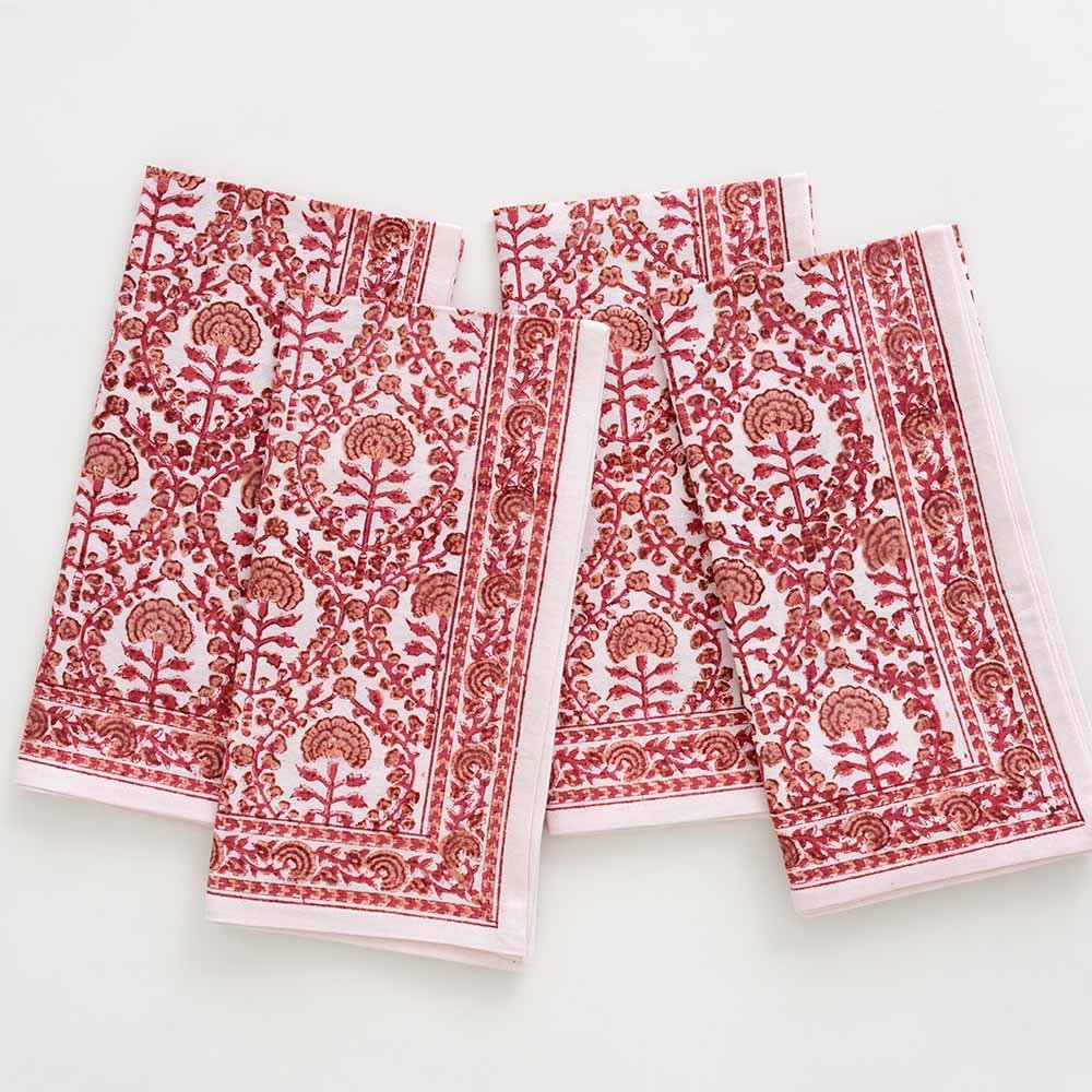 Warm hues of red and white detail this napkin set of 4. 