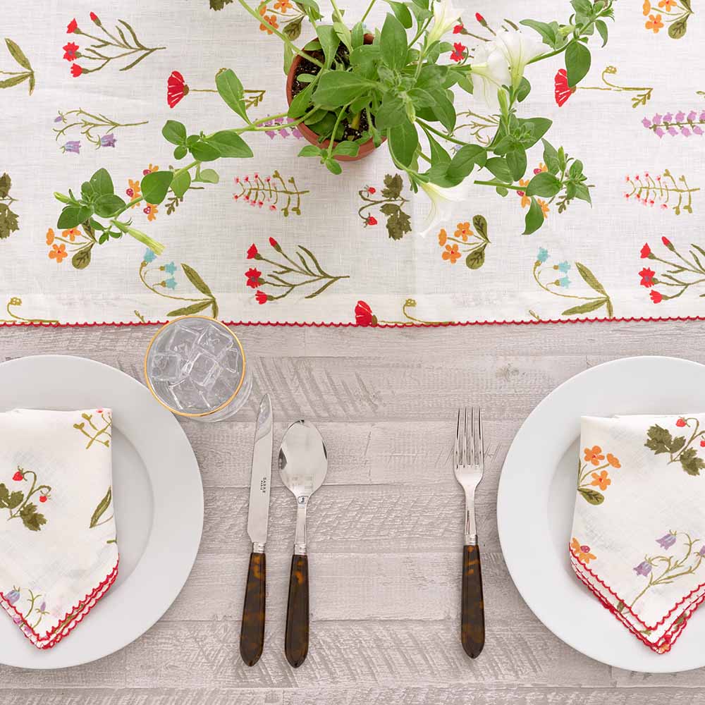 Organic and fresh linens on dinner table. 