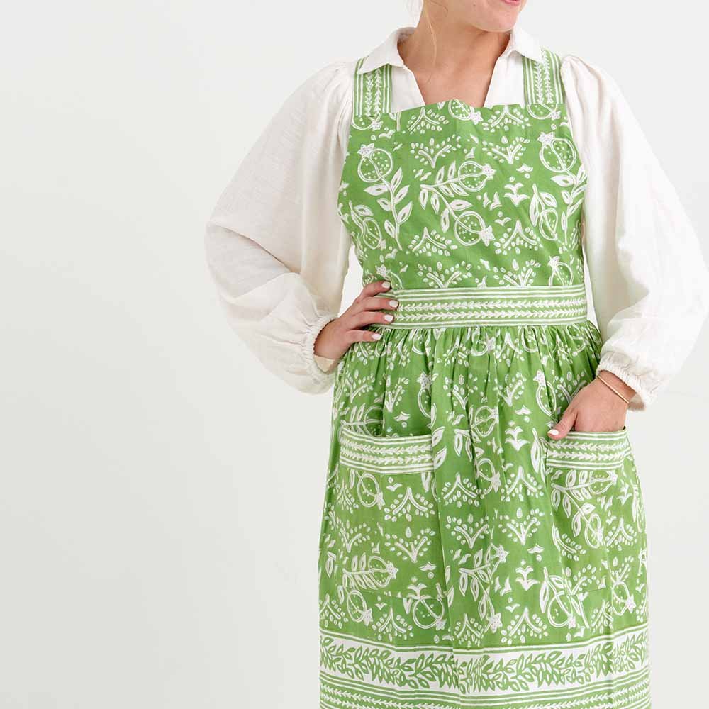Pomegranate Green apron with pockets and adjustable ties. 