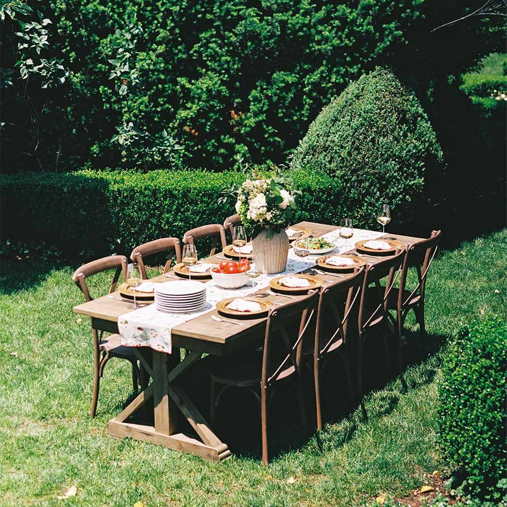 Beautiful outdoor table with linen napkins and table runner. 