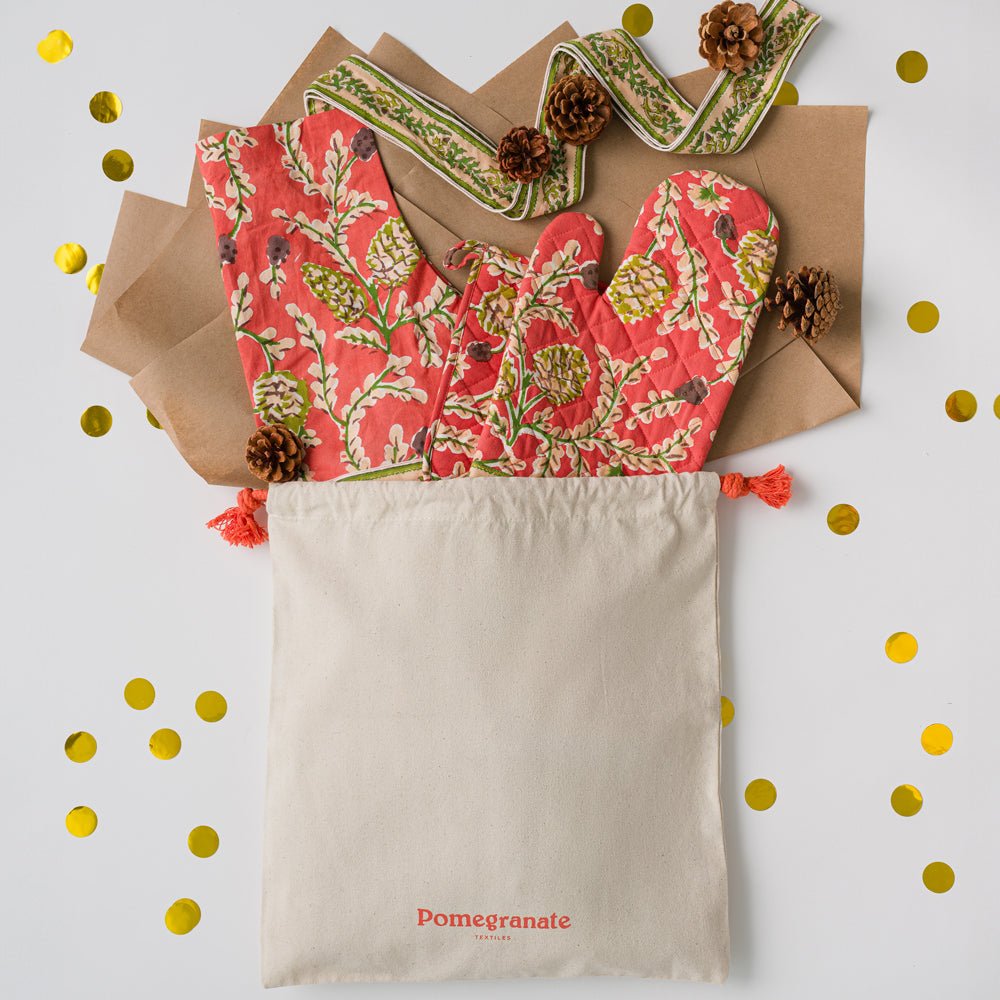 Cactus Flower Red Apron & Oven Mitt Gift Set Bundle