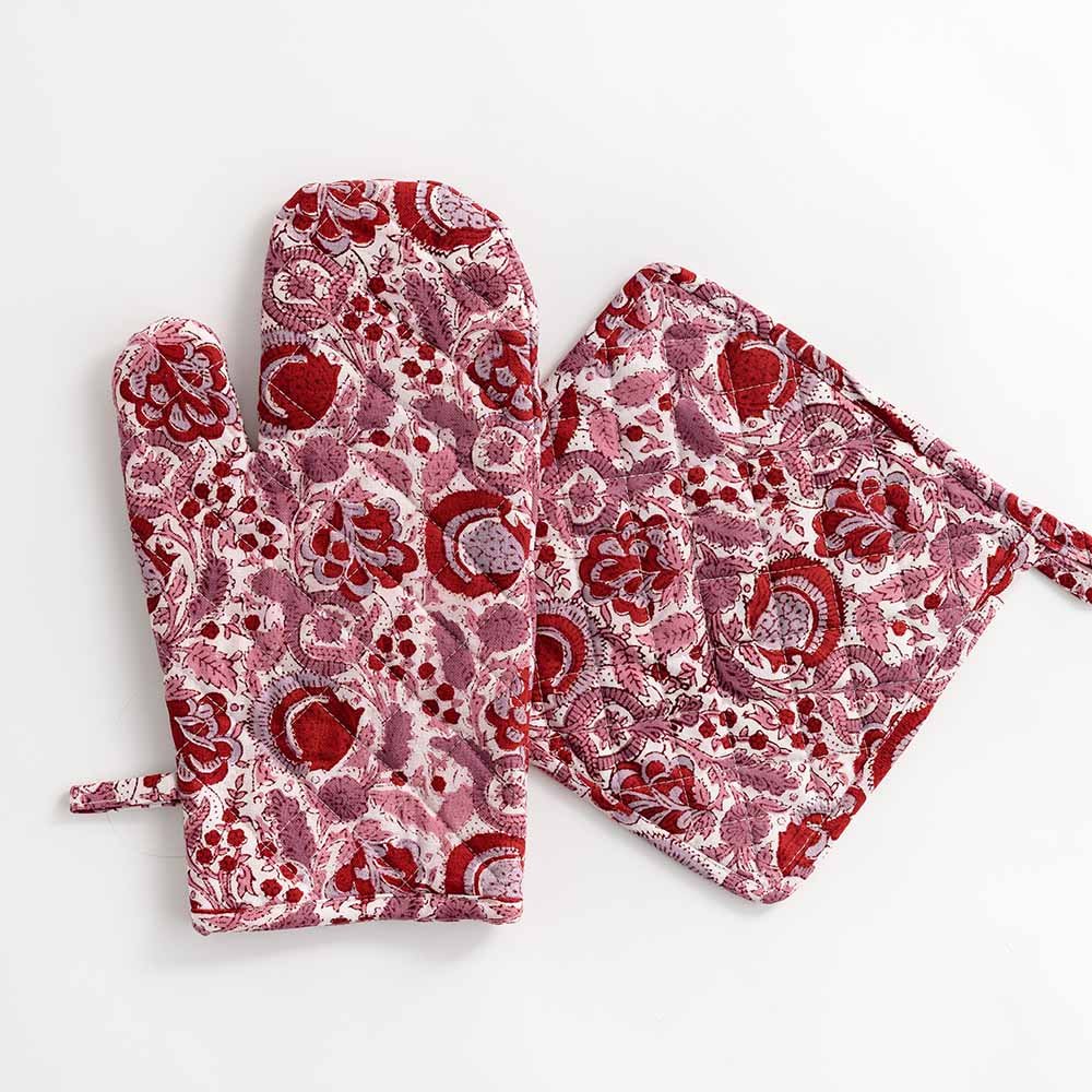 Oven mitt designed in crimson, mauve, and lavender hues as a bold and exotic floral cotton print. 