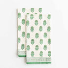 Exclusive green and white floral print on a set of 2 tea towels. 