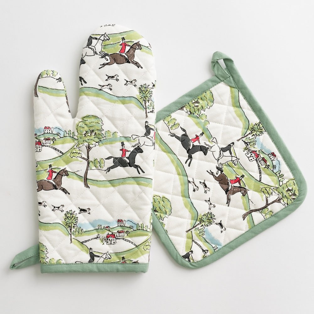 Oven mitt and pot holder set with equestrian Hunt Scene print and green border